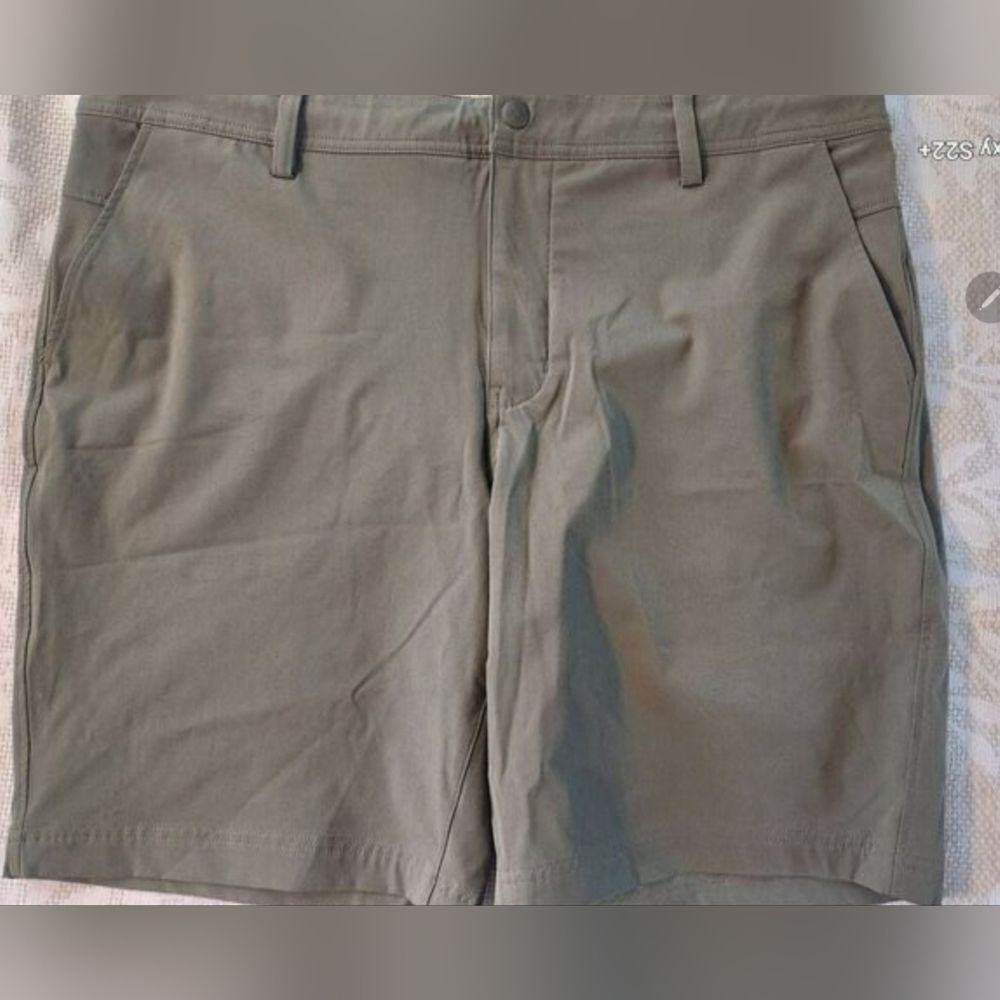 P21 REI COOP Men's Chino Olive Green 9" Inseam Shorts Side & Back Pockets